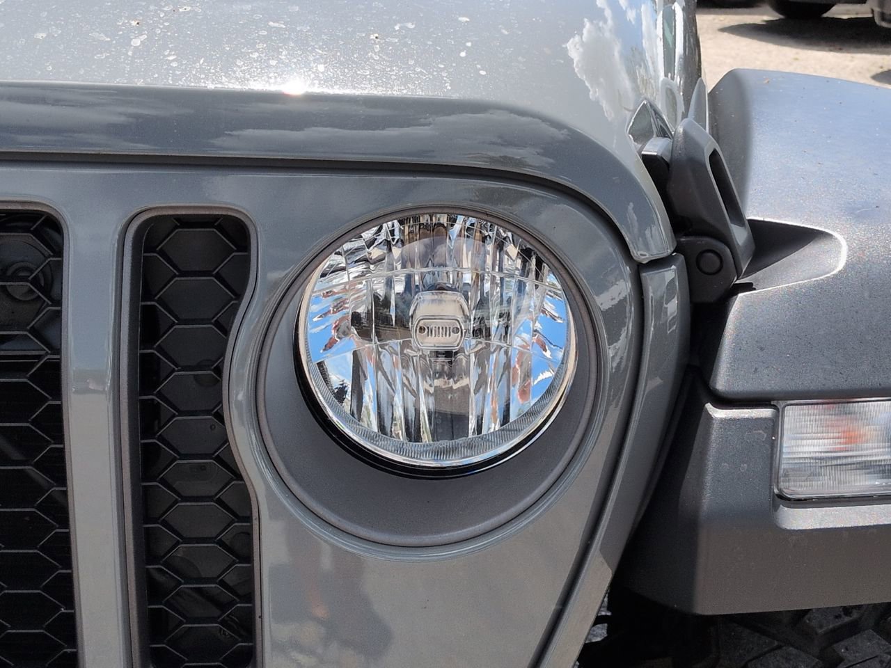 Used 2022 Jeep Gladiator Mojave w/ Trailer Tow Package AWD/4WD image 10