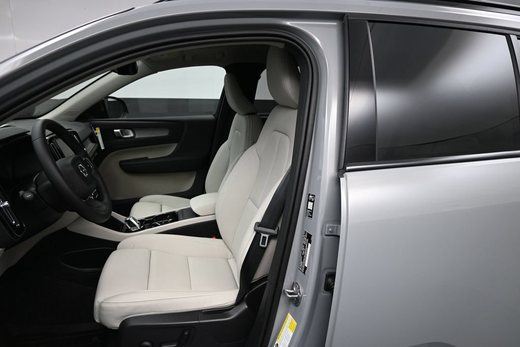 New 2026 Volvo XC40 B5 Plus w/ Protection Package Premier AWD/4WD image 10