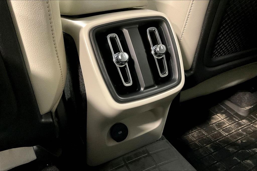 Used 2020 Volvo XC40 T5 Inscription w/ Protection Package Premier image 10