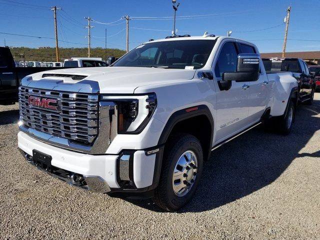New 2026 GMC Sierra 3500 Denali w/ Technology Package AWD/4WD image 2