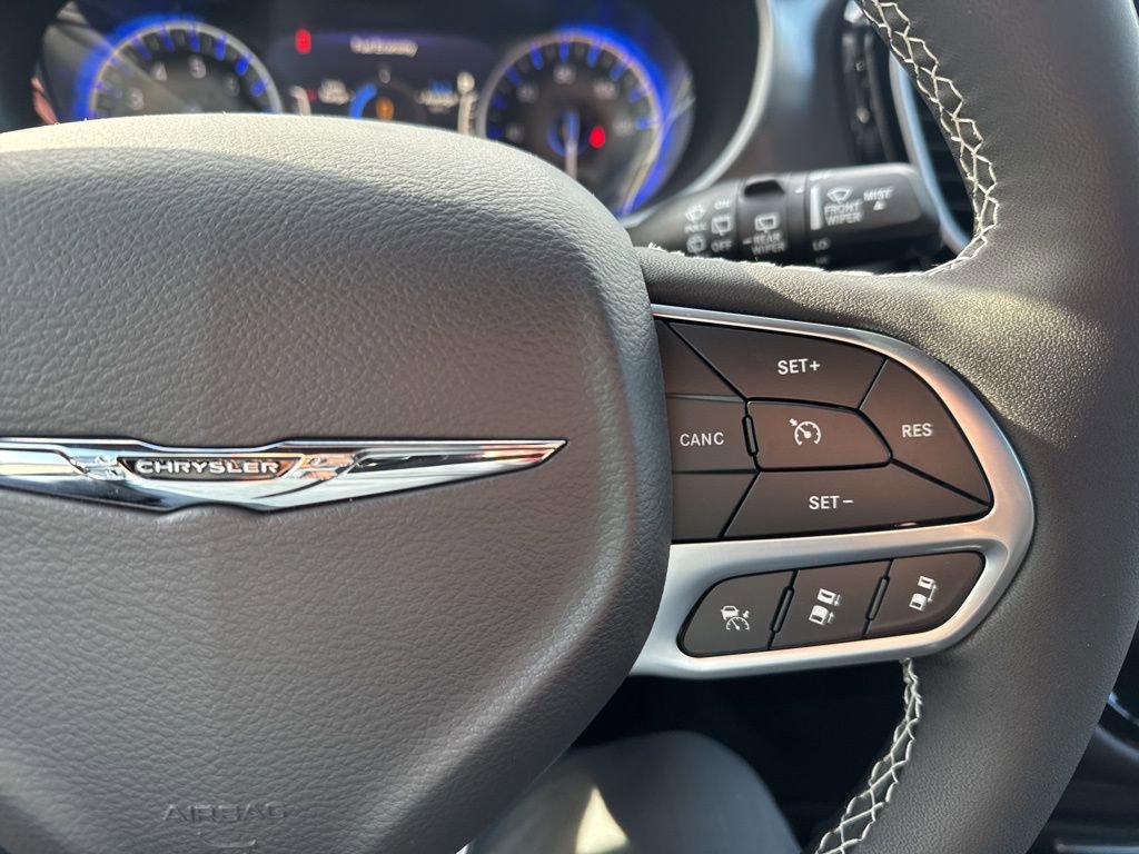 New 2026 Chrysler Pacifica Select AWD/4WD image 13