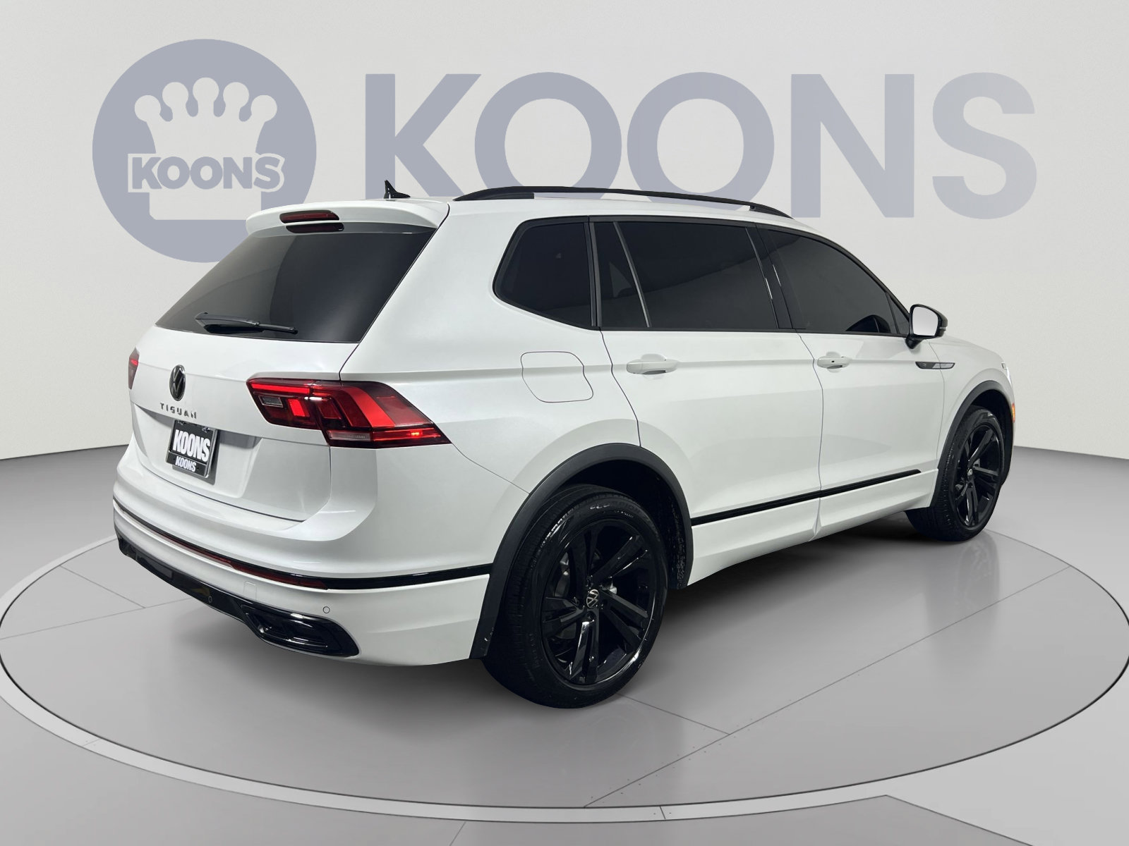 Used 2024 Volkswagen Tiguan SE R-Line FWD image 7