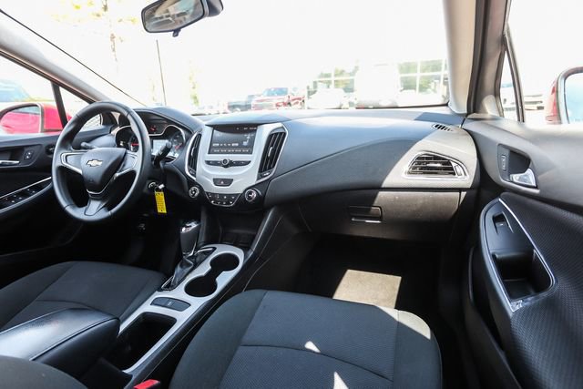 Used 2018 Chevrolet Cruze LS FWD image 19