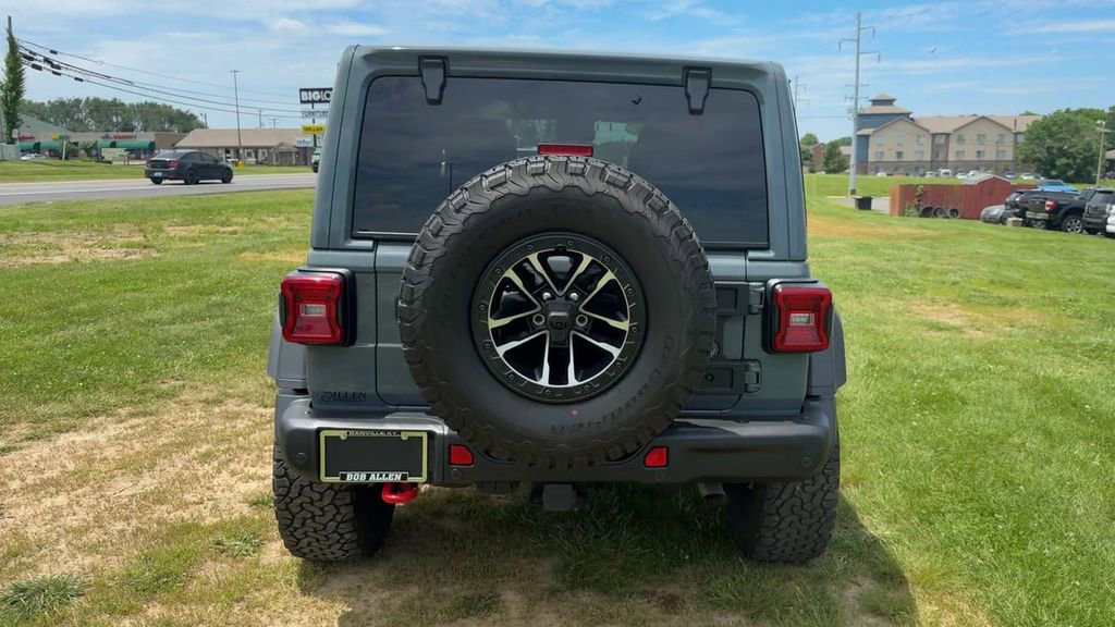 Used 2025 Jeep Wrangler Unlimited Rubicon w/ XTREMEE 35" Tire Package AWD/4WD image 6