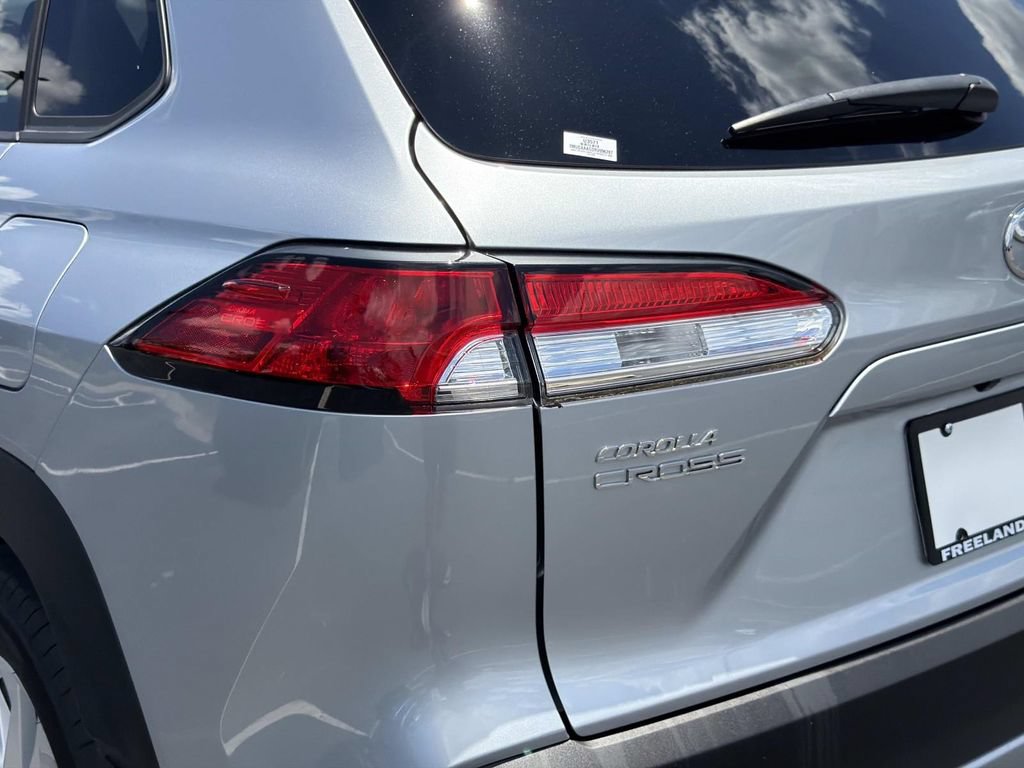 Used 2024 Toyota Corolla Cross LE FWD image 19
