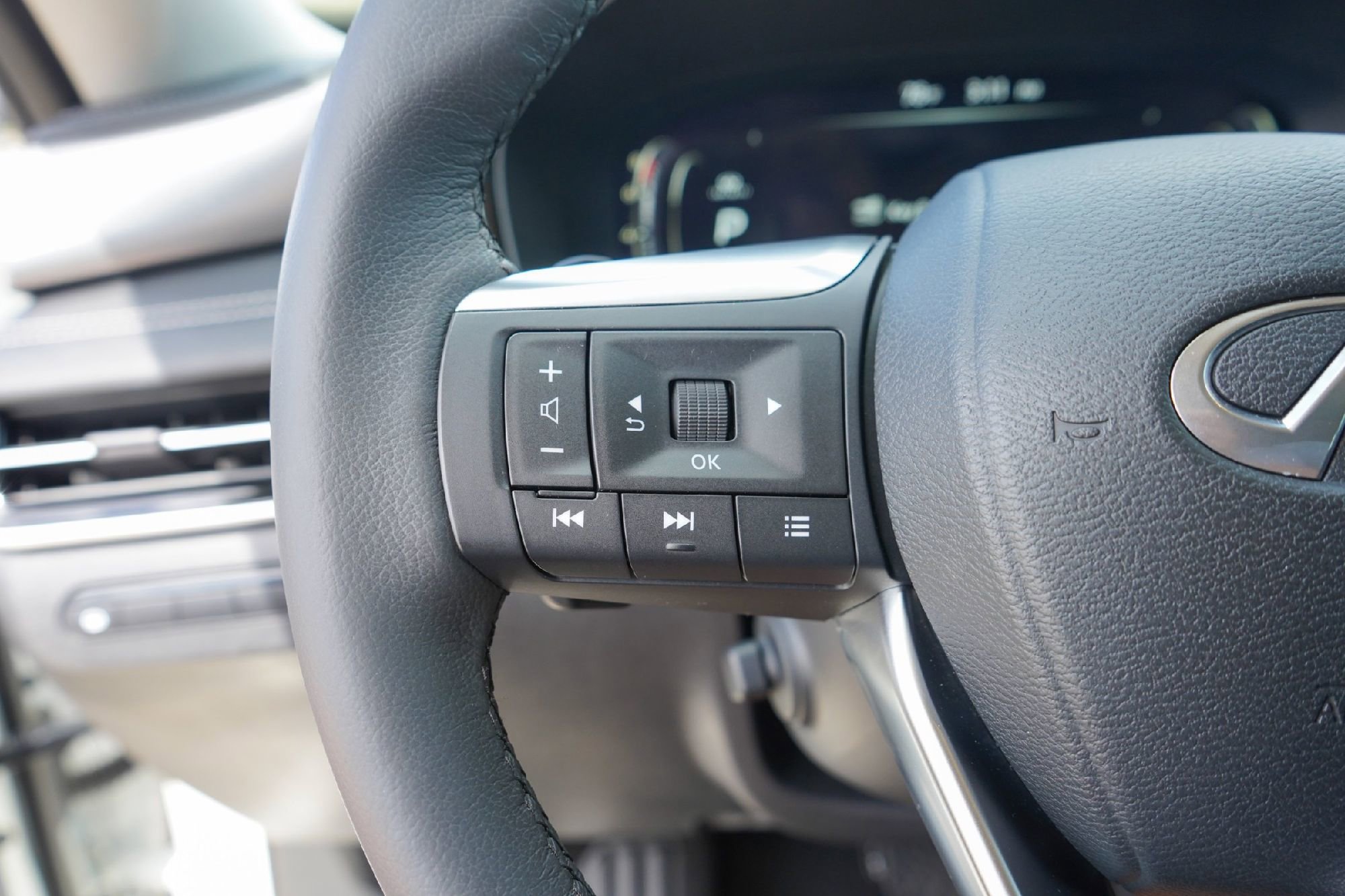 Certified 2023 INFINITI QX60 Luxe w/ Cargo Package image 12