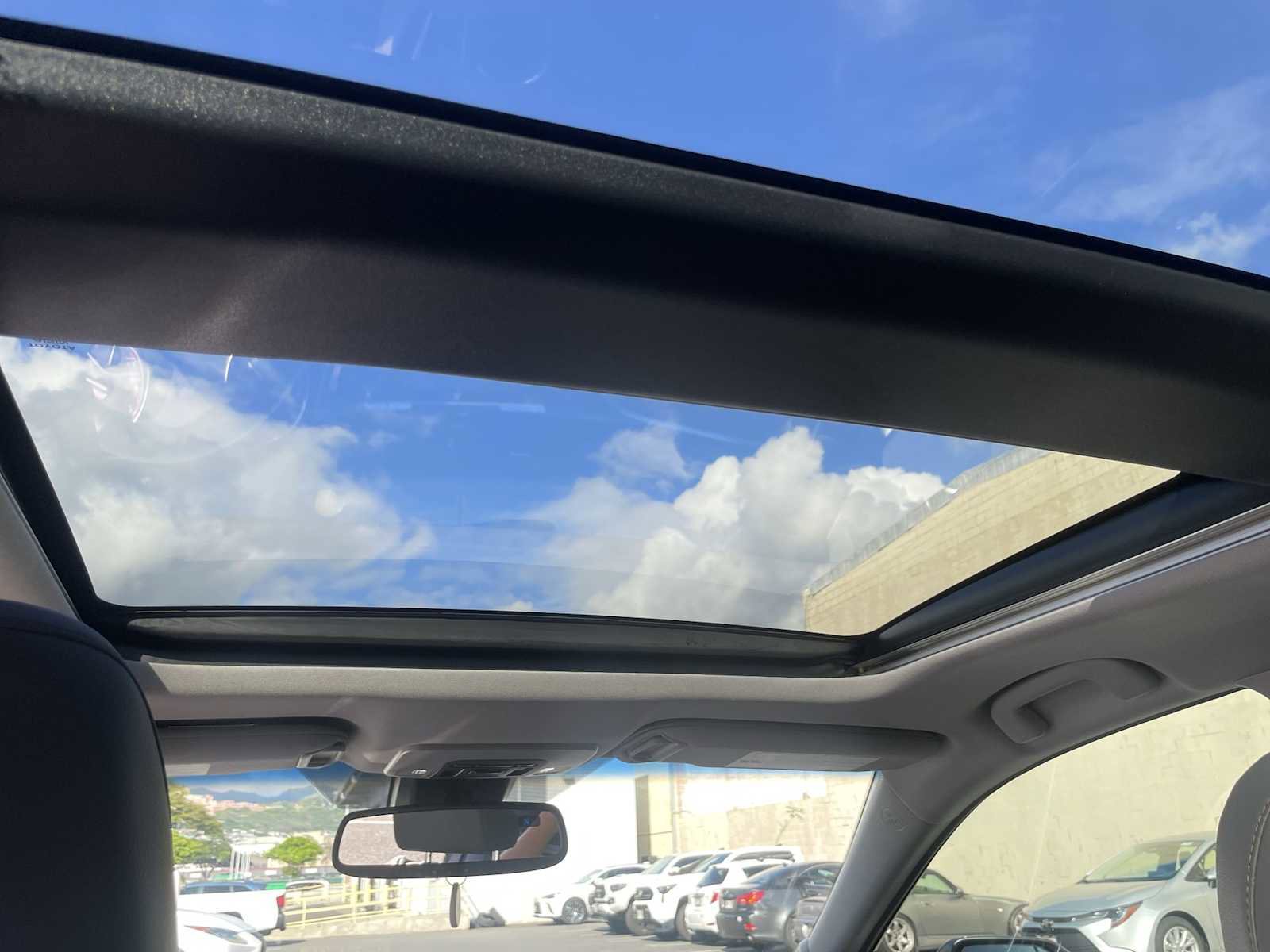 Used 2018 Toyota Camry XLE image 16