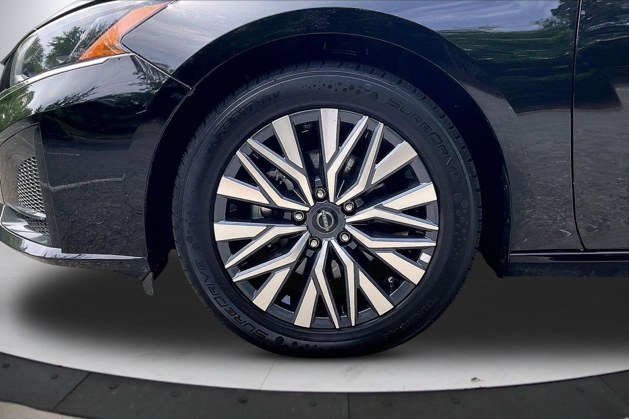 Used 2025 Nissan Altima 2.5 SV FWD image 31