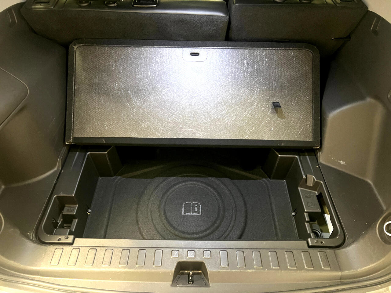 Used 2024 GMC Terrain SLT image 33