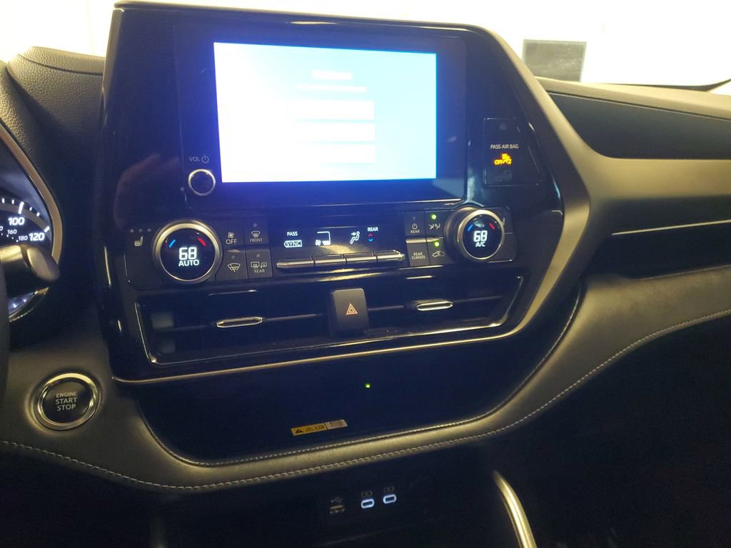 Used 2023 Toyota Highlander XLE image 27