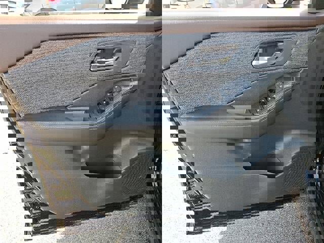 Used 2022 Nissan Rogue SV image 14