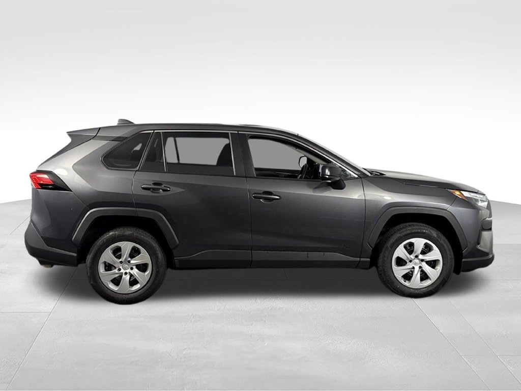 Used 2025 Toyota RAV4 LE AWD/4WD image 3