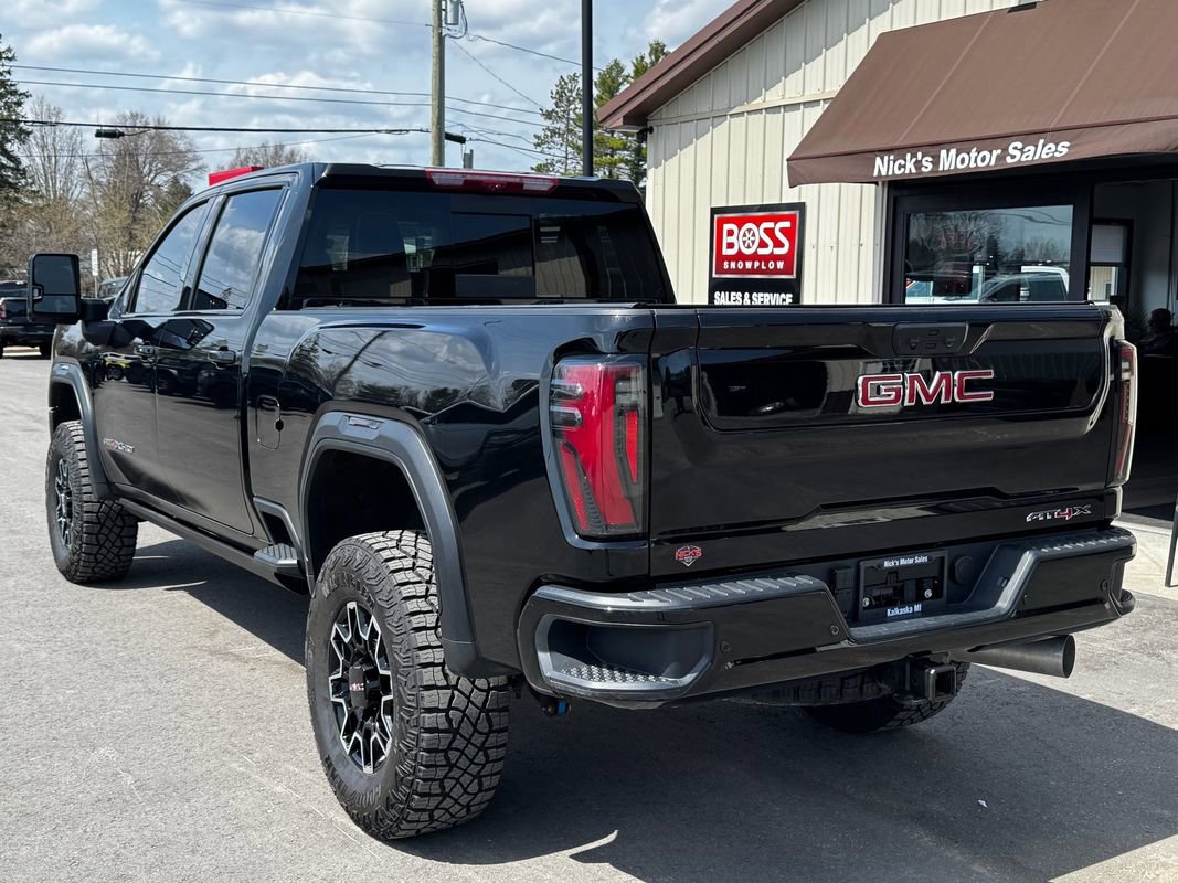 Used 2025 GMC Sierra 2500 AT4X AWD/4WD image 4