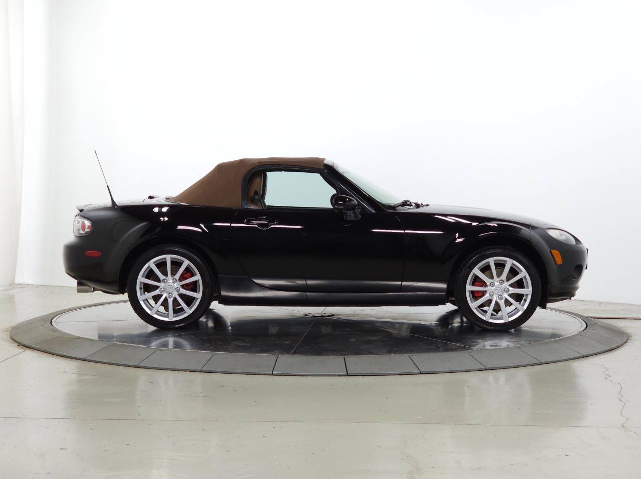 Used 2006 MAZDA MX-5 Miata Grand Touring w/ Premium Pkg RWD image 11