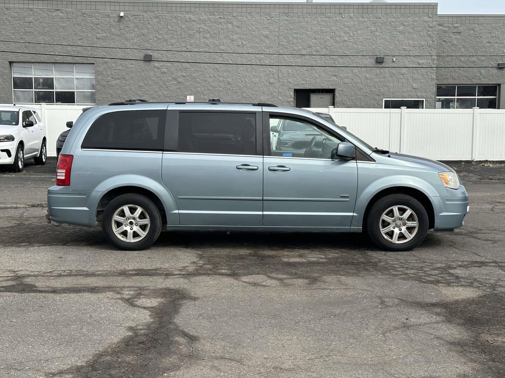 Used 2008 Chrysler Town & Country Touring image 2
