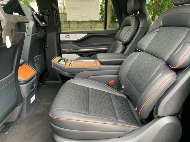 New 2026 Lincoln Navigator L Black Label AWD/4WD image 15