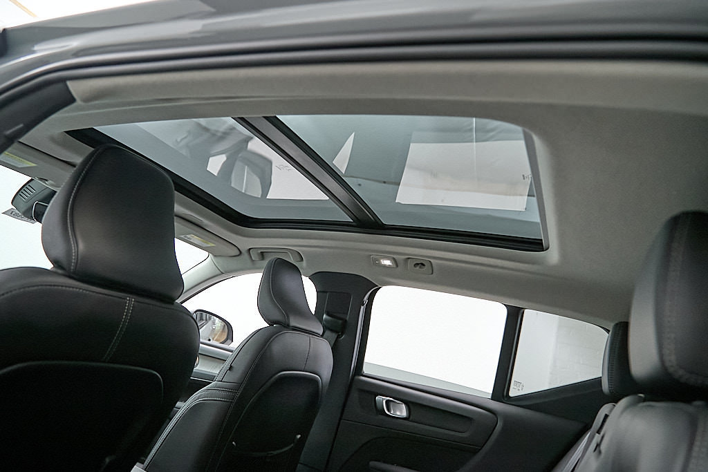 Certified 2025 Volvo XC40 B5 Ultra AWD/4WD image 23