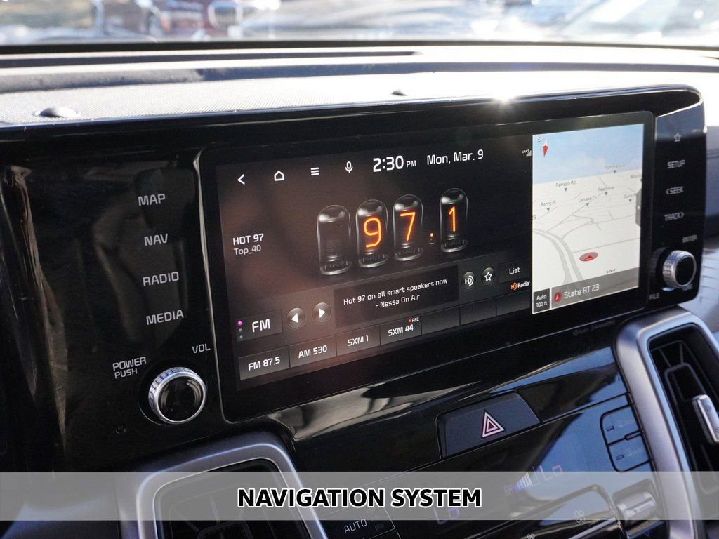 Used 2022 Kia Sorento S w/ Panoramic Sunroof Package image 3