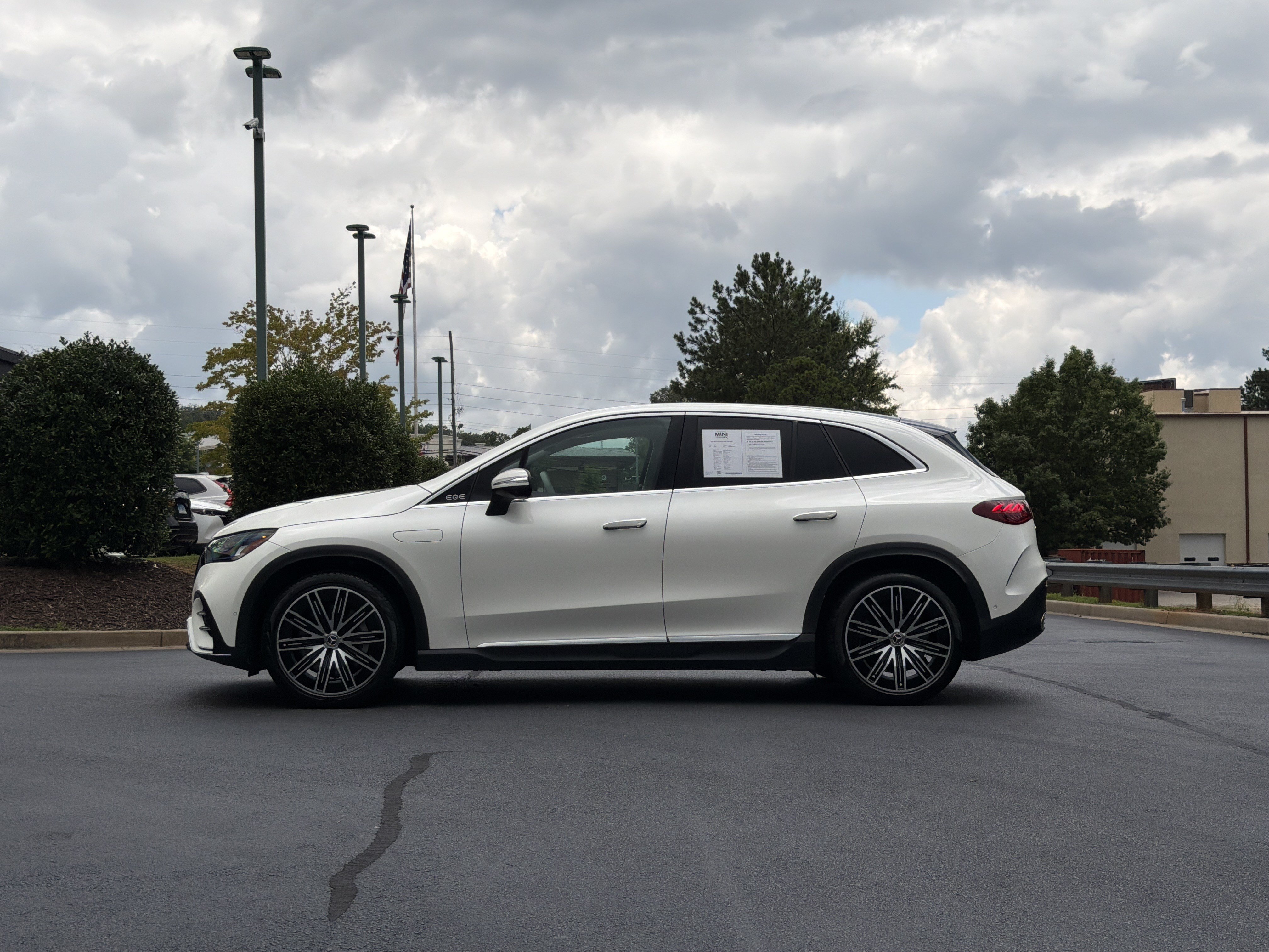 Used 2023 Mercedes-Benz EQE 350+ SUV w/ AMG Line Exterior Package image 15