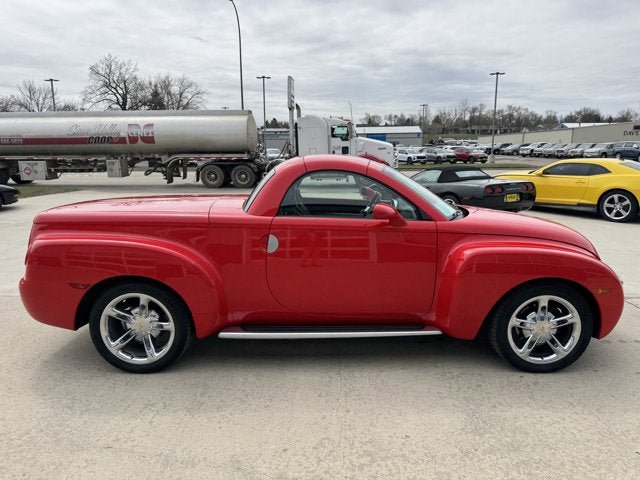 Used 2005 Chevrolet SSR w/ Preferred Equipment Group RWD image 9