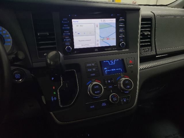Used 2020 Toyota Sienna SE Premium w/ Nightshade Edition FWD image 32