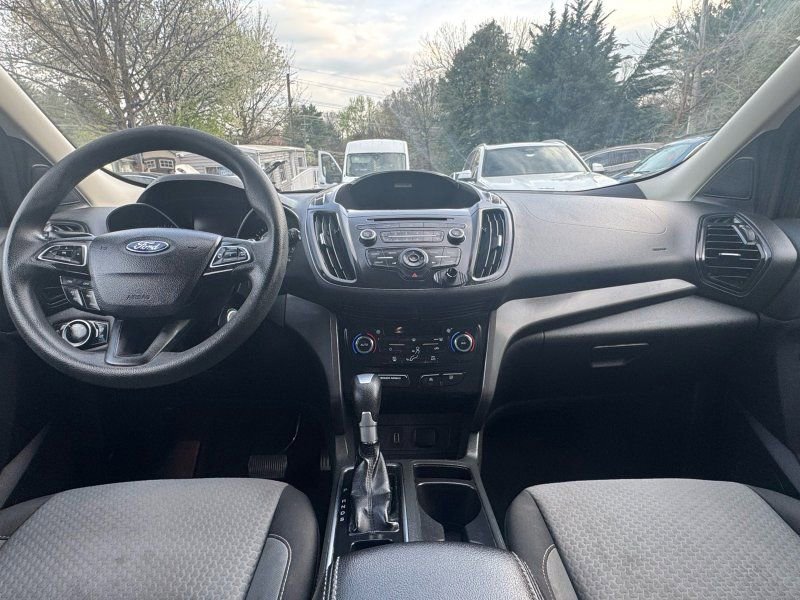 Used 2017 Ford Escape SE FWD image 12