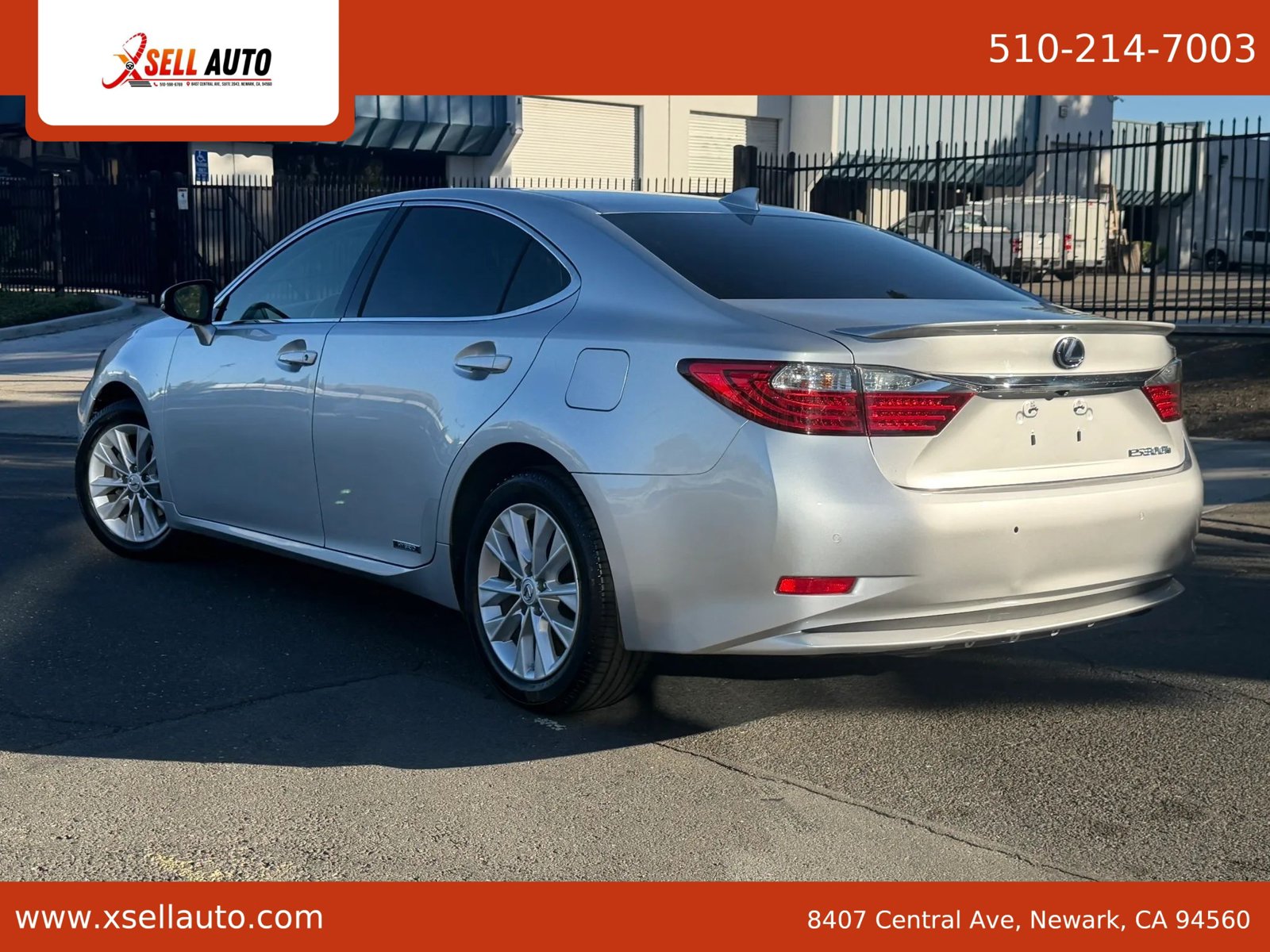 Used 2015 Lexus ES 300h w/ Navigation System Package FWD image 5