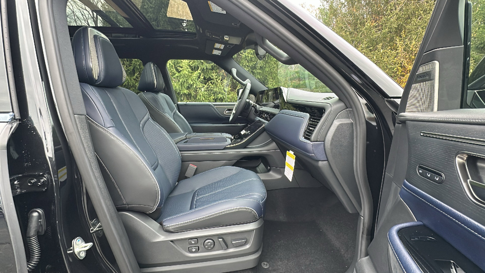 New 2026 INFINITI QX80 4WD w/ Sport Exterior Package image 9