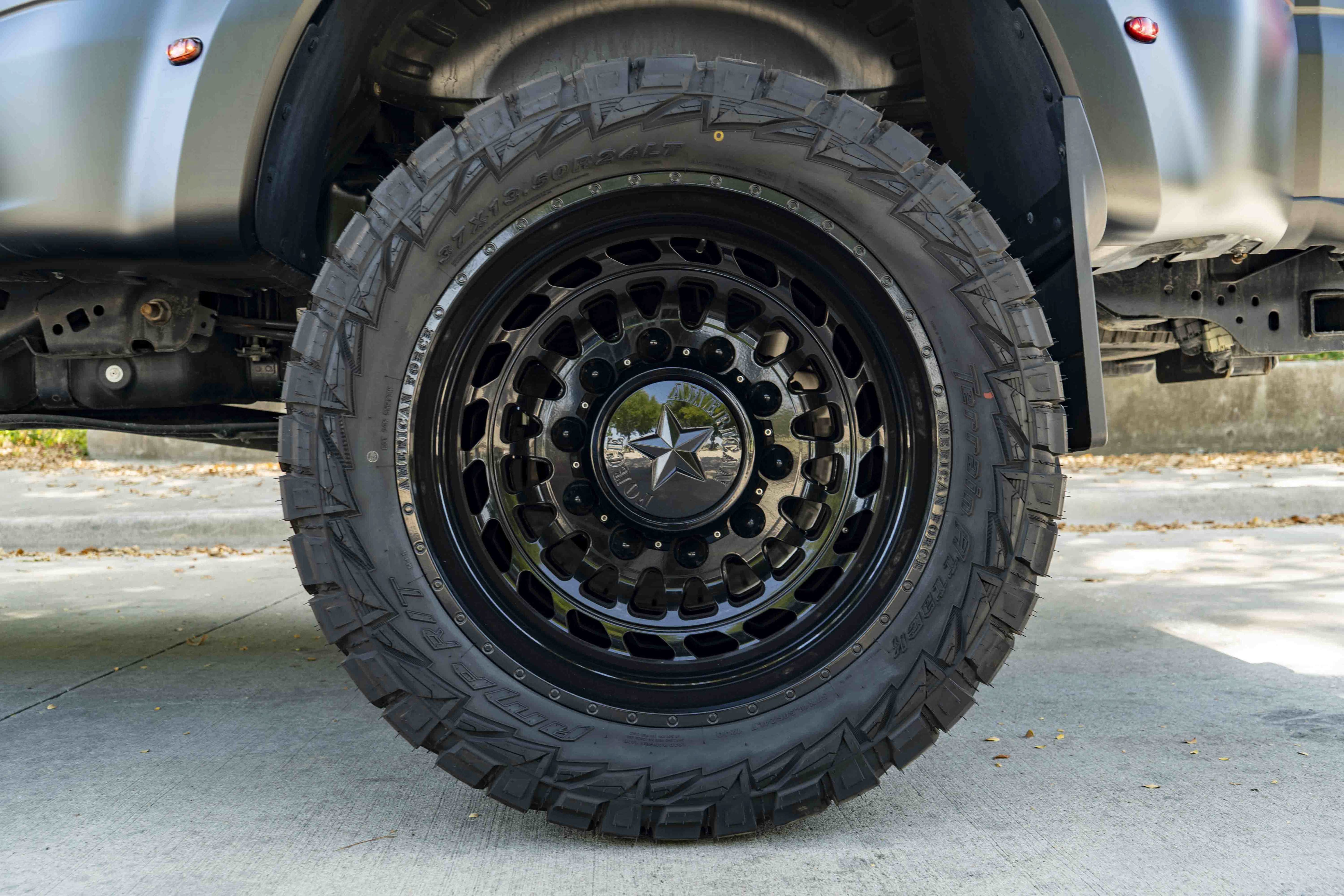 Used 2025 Ford F450 Platinum w/ FX4 Off-Road Package AWD/4WD image 15