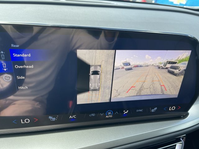 New 2026 Chevrolet Traverse LT w/ Sun and Wheel Package AWD/4WD image 17