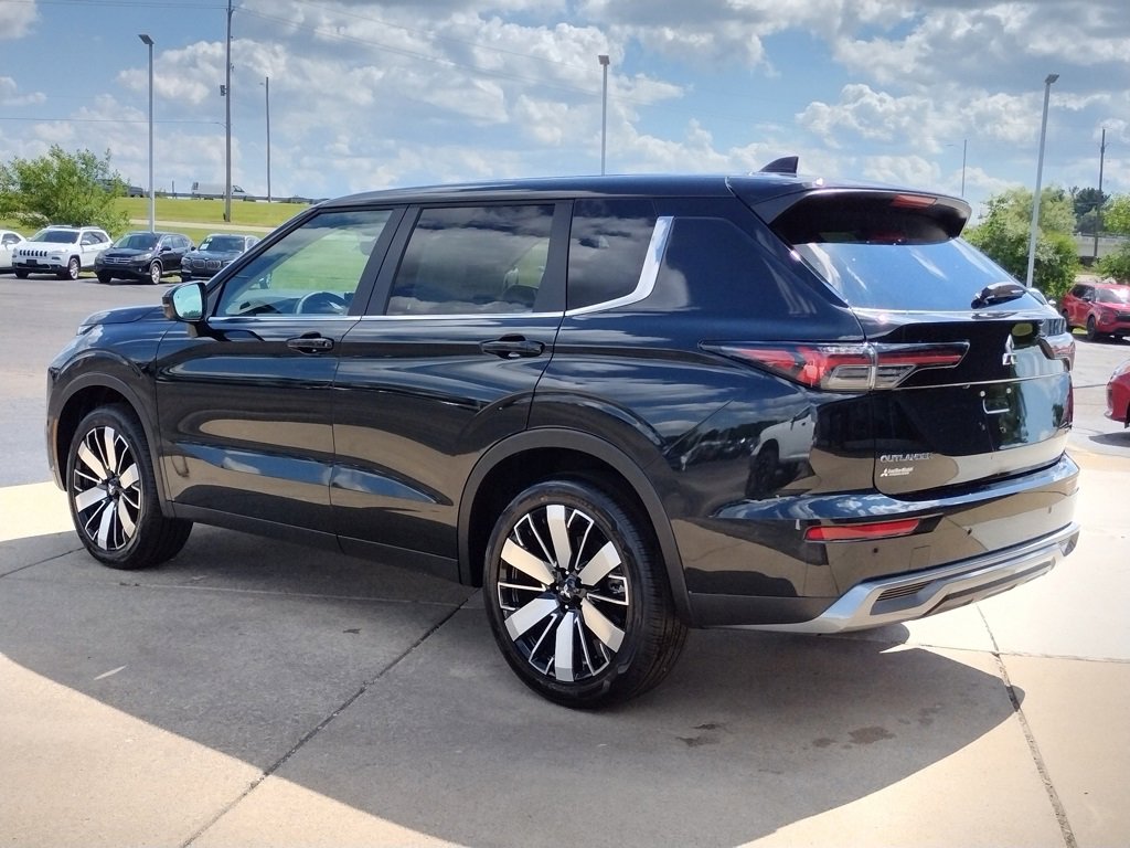 New 2025 Mitsubishi Outlander SE image 7