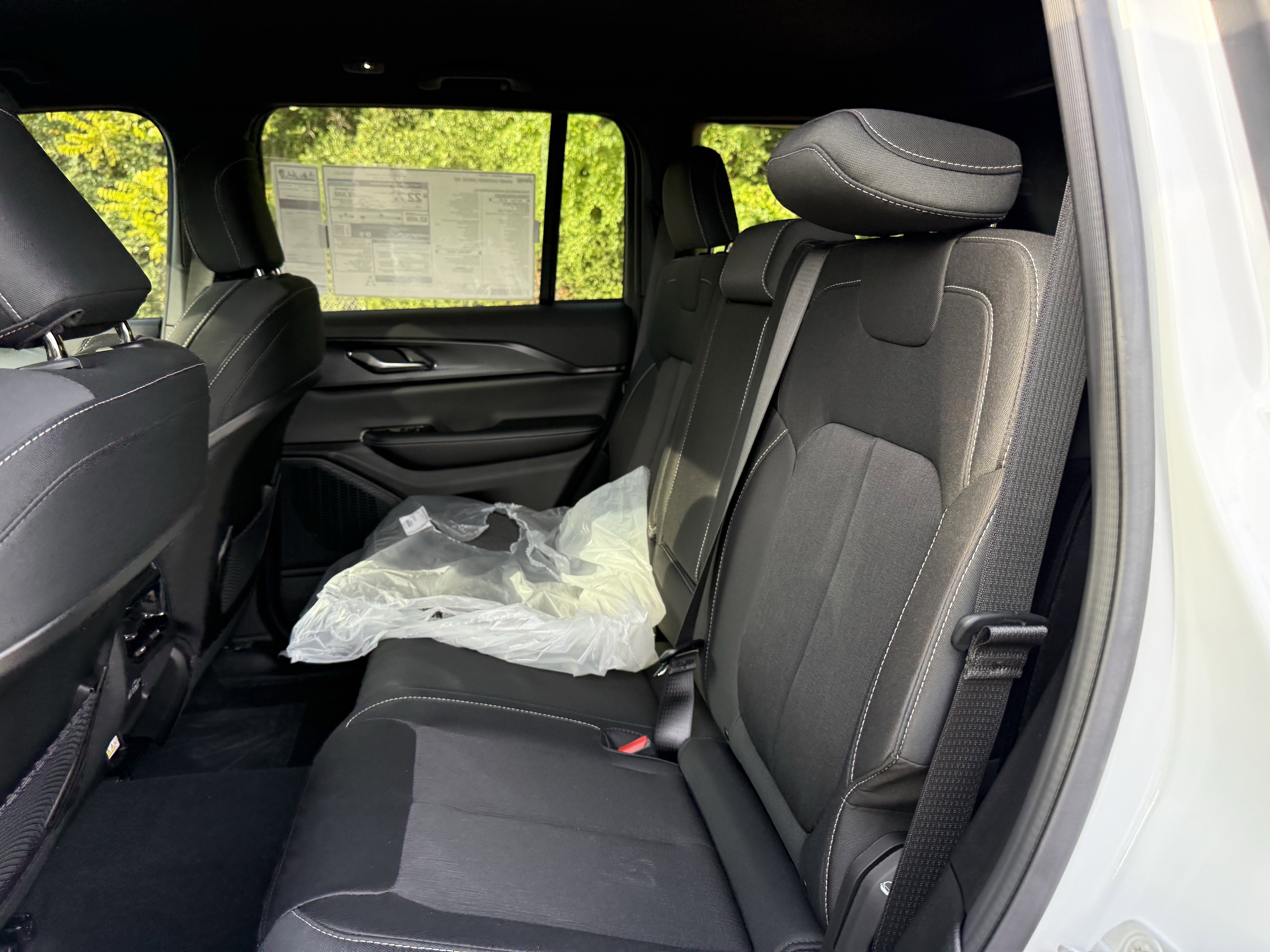 New 2025 Jeep Grand Cherokee Laredo image 17