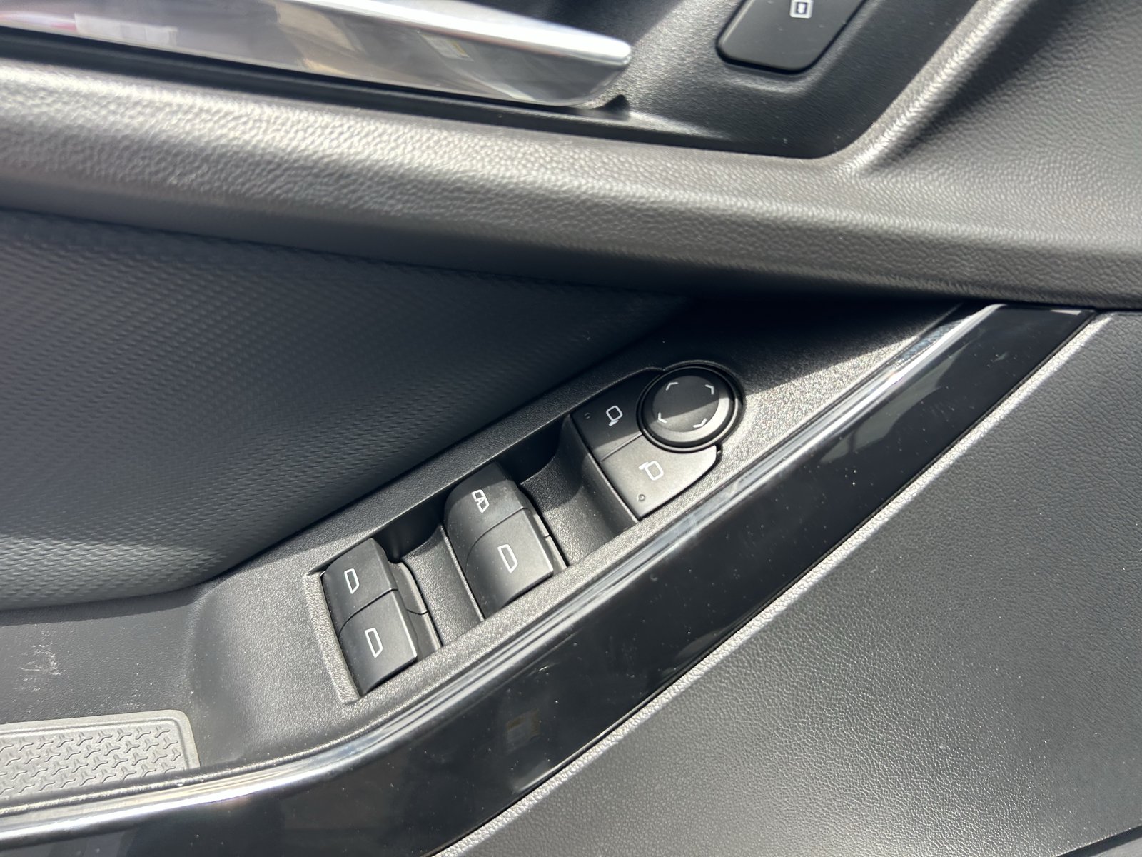 Used 2025 Chevrolet Equinox LT FWD image 30