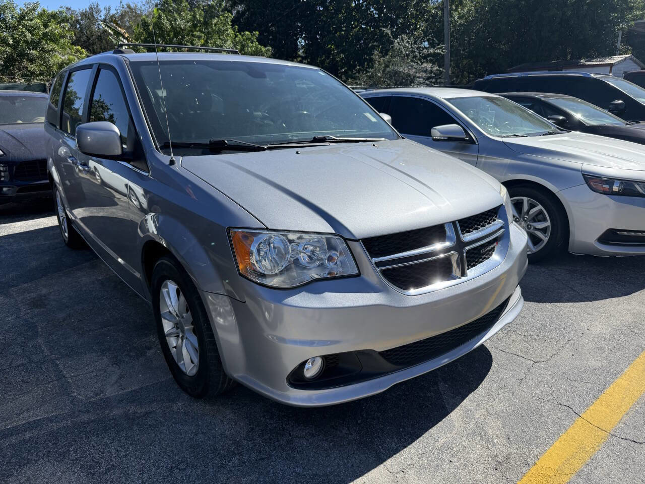 Used 2019 Dodge Grand Caravan SXT image 5