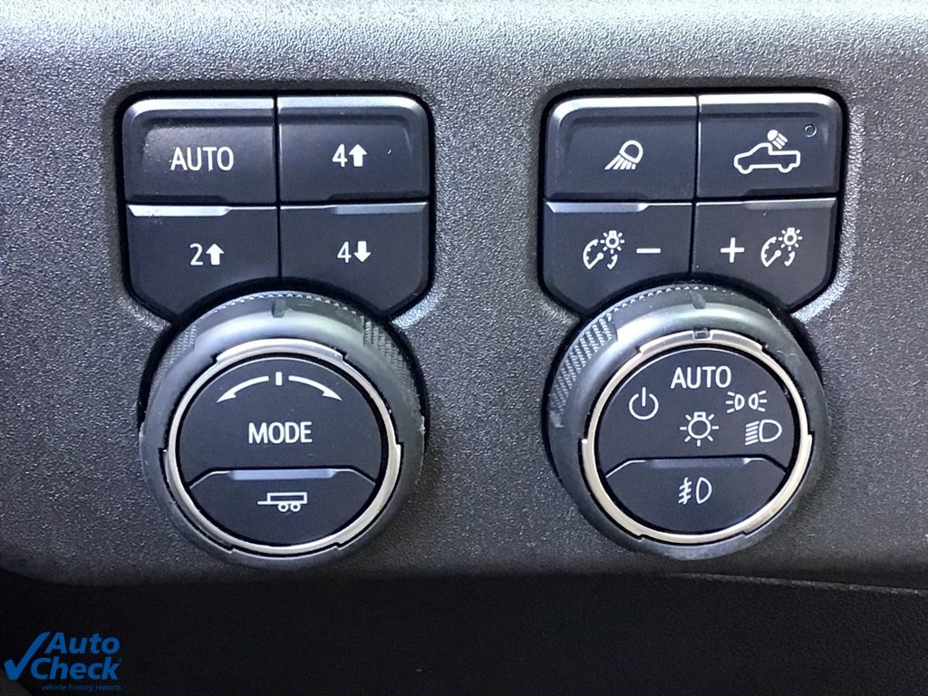 Used 2025 Chevrolet Silverado 2500 LTZ w/ LTZ Convenience Package image 33