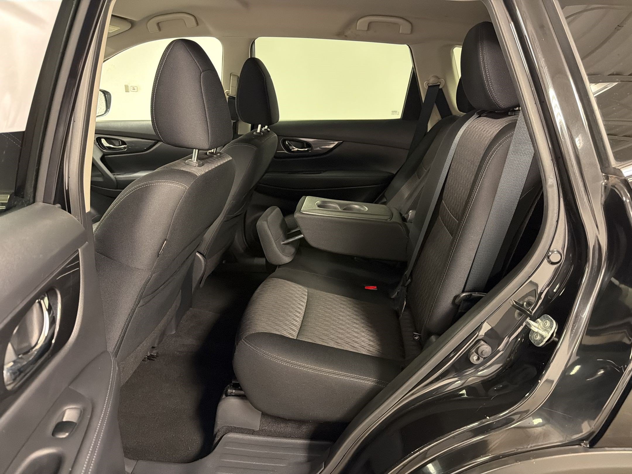 Used 2017 Nissan Rogue SV w/ SV Premium Package AWD/4WD image 14