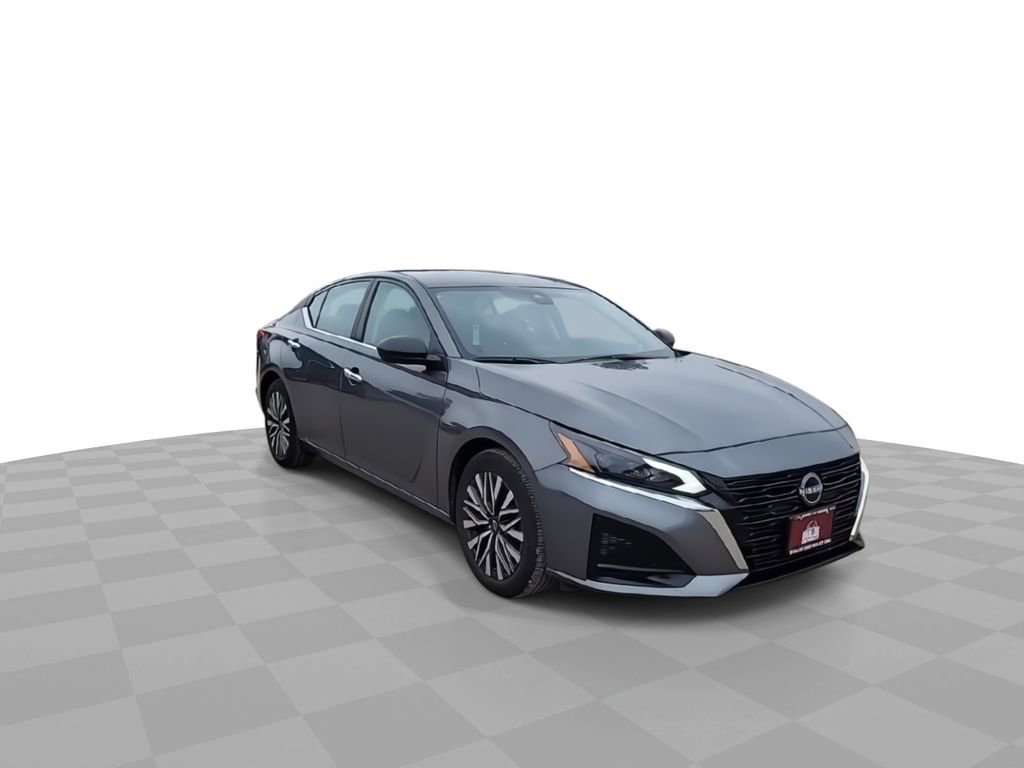 Used 2025 Nissan Altima 2.5 SV FWD image 2