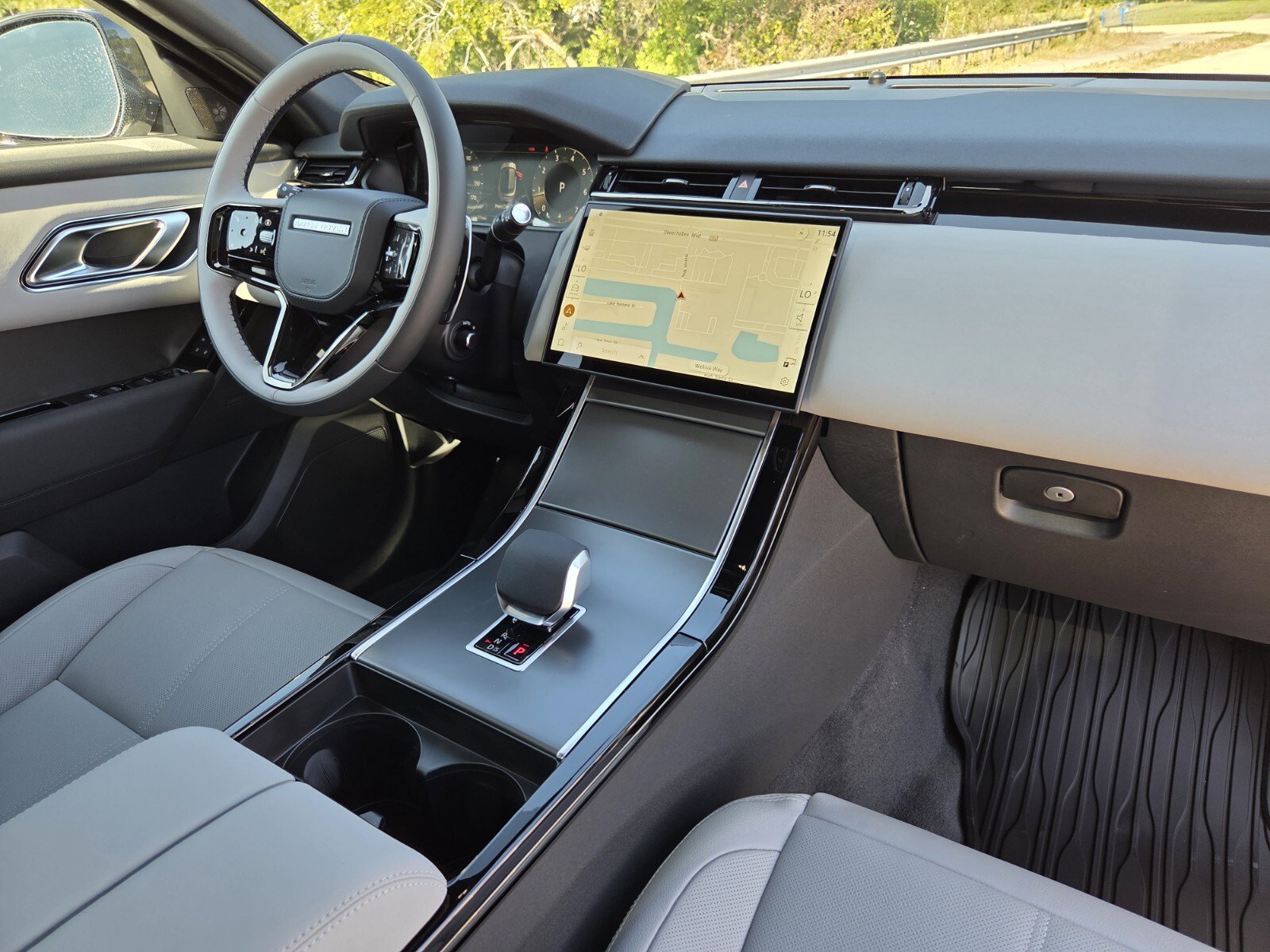 New 2026 Land Rover Range Rover Velar S image 22