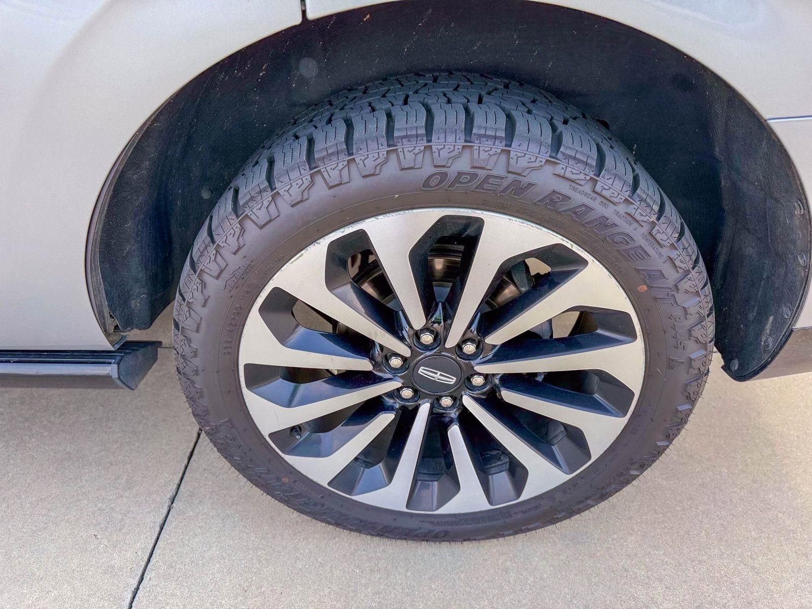 Used 2022 Lincoln Navigator Reserve image 16