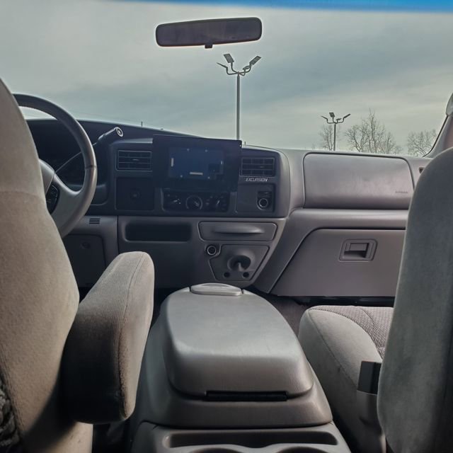 Used 2001 Ford Excursion XLT image 23