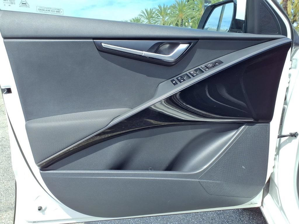 Certified 2024 Kia Niro Wind FWD image 20