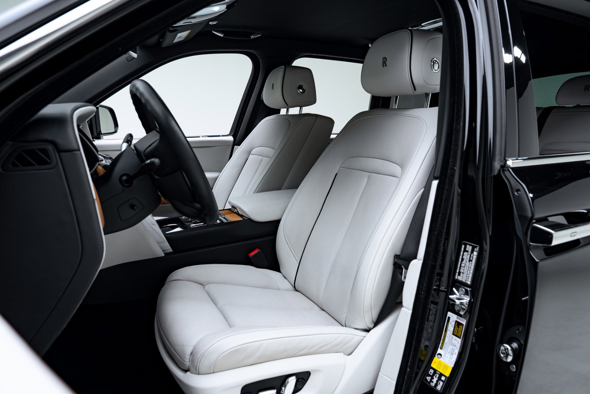 Used 2023 Rolls-Royce Cullinan w/ Cullinan Package AWD/4WD image 16