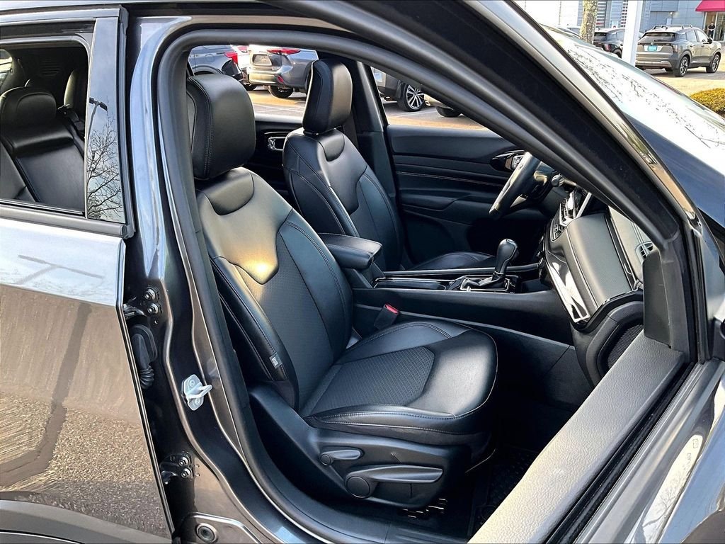 Used 2022 Jeep Compass Latitude w/ Sun and Sound Group AWD/4WD image 11