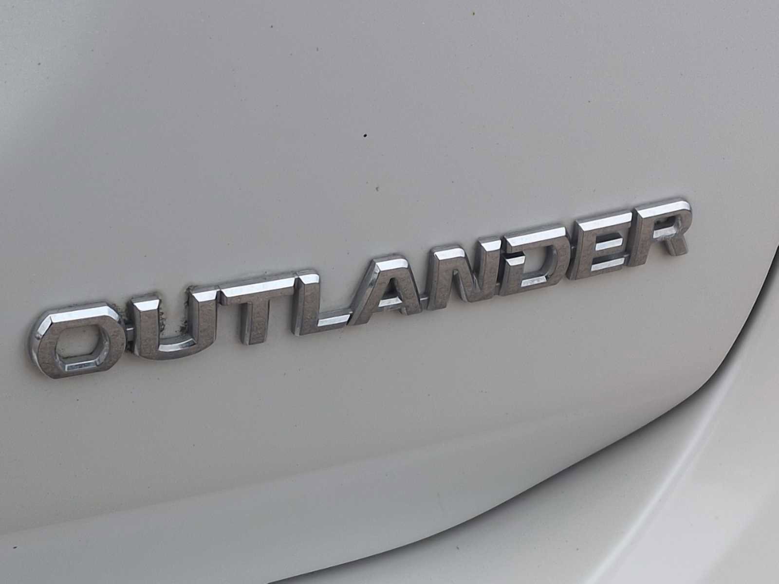 Used 2014 Mitsubishi Outlander SE image 12
