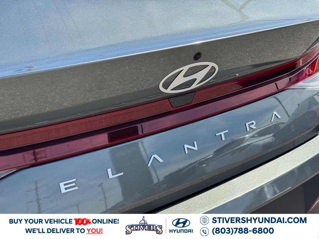 Used 2025 Hyundai Elantra SE image 14