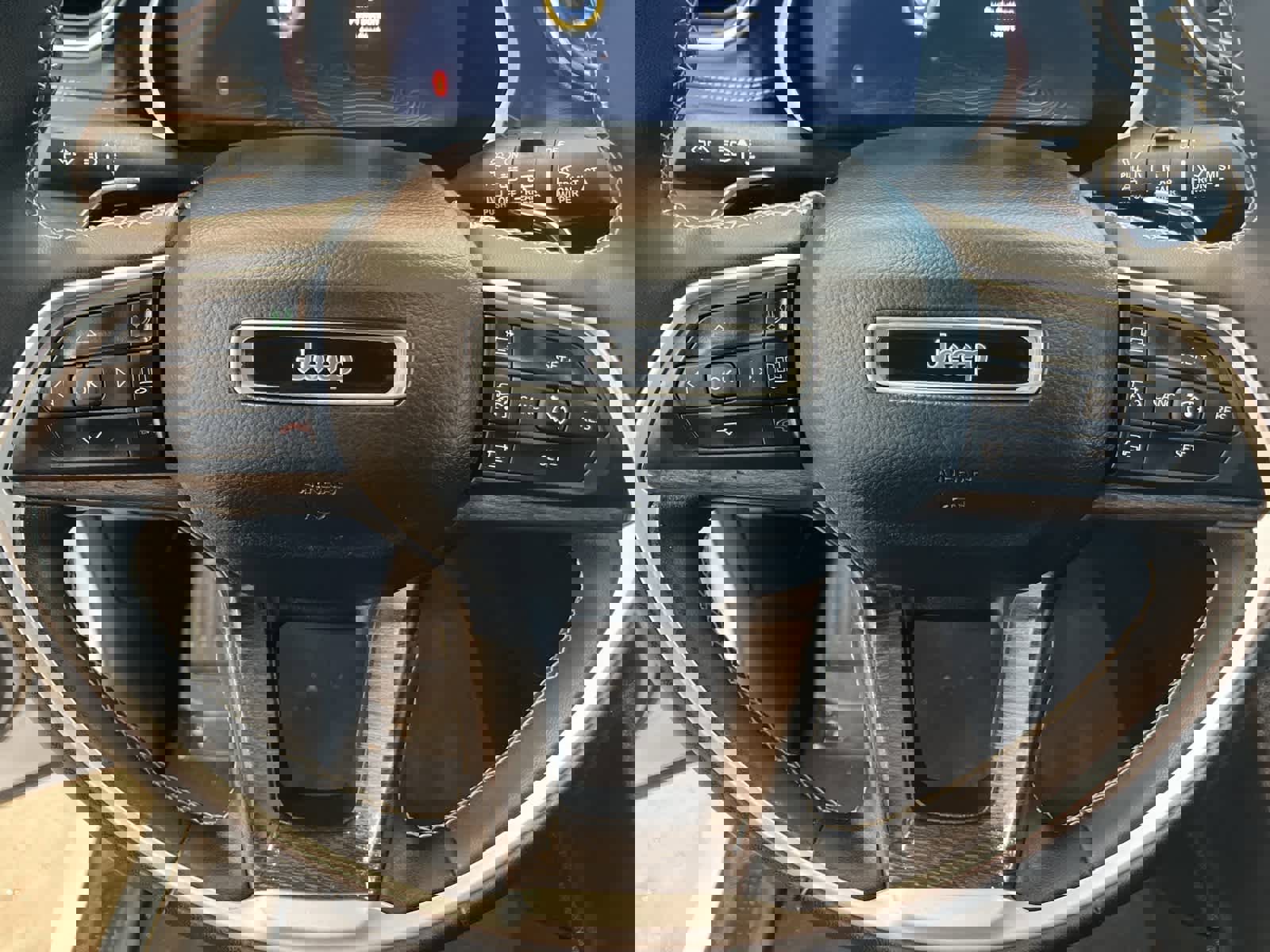 Used 2023 Jeep Grand Cherokee Limited w/ Luxury Tech Group II image 15