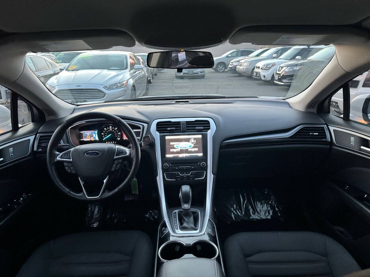 Used 2016 Ford Fusion SE FWD image 13