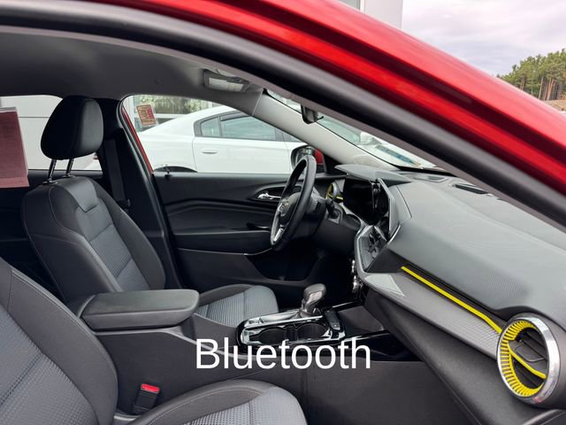 Used 2024 Chevrolet Trax LT w/ Driver Confidence Package image 8