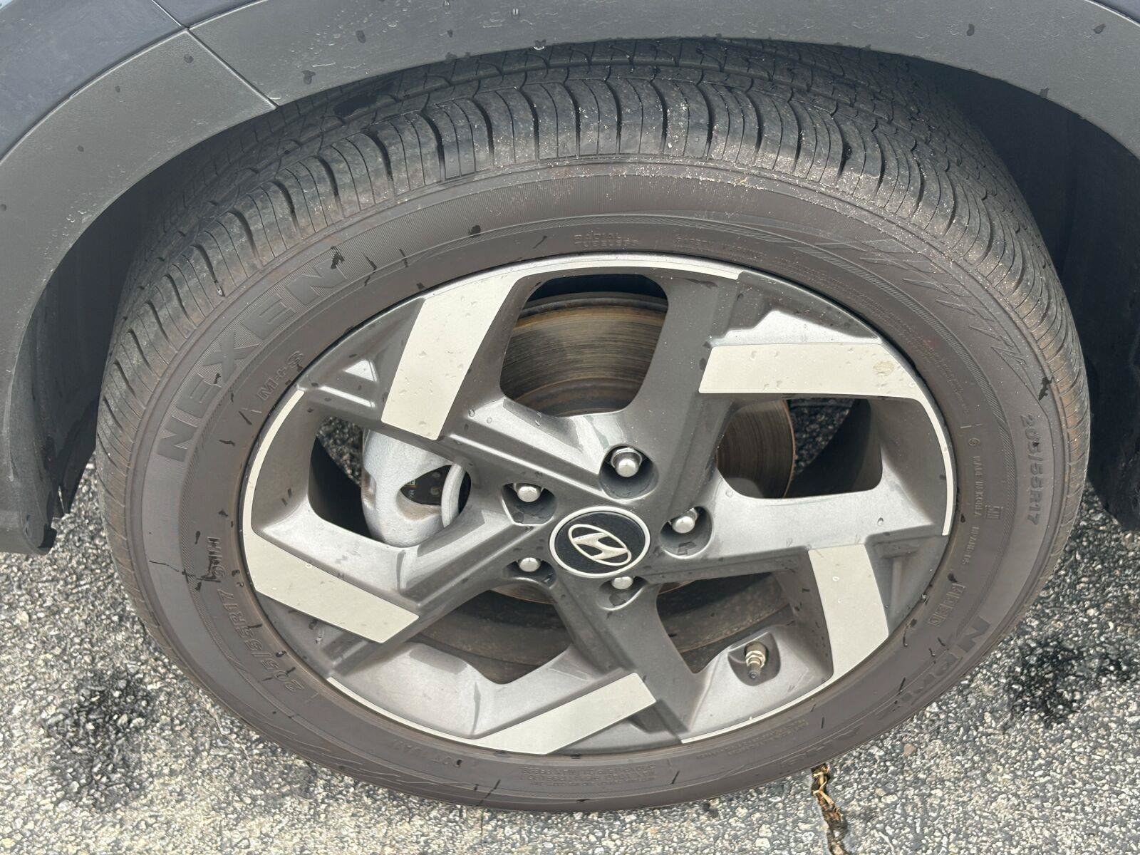 Used 2025 Hyundai Venue Limited FWD image 13