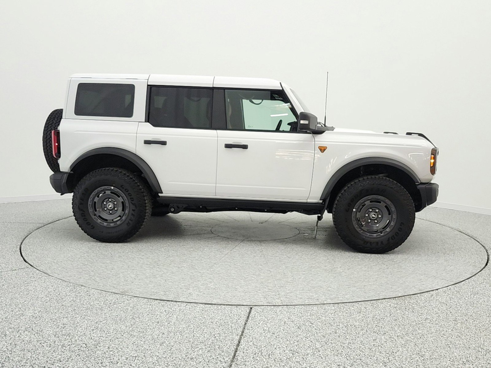 Used 2025 Ford Bronco Badlands image 4